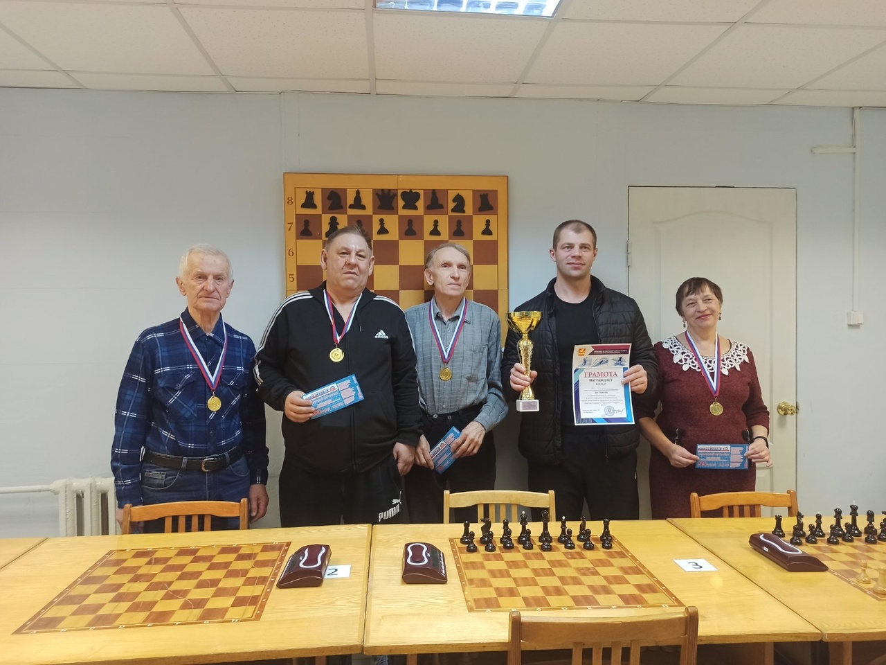 Команда АО &quot;Златмаш&quot; стала фаворитом городских чемпионатов по шашкам и шахматам
